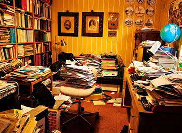 cluttered-room-370